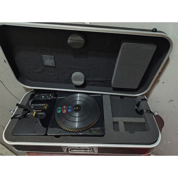 (MISSING LEGS) DJ Hero Wireless Turntable Controller for XBOX 360 with Hard Case
